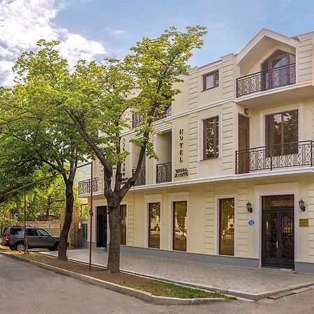 Royal House Hotel Gori Bagian luar foto