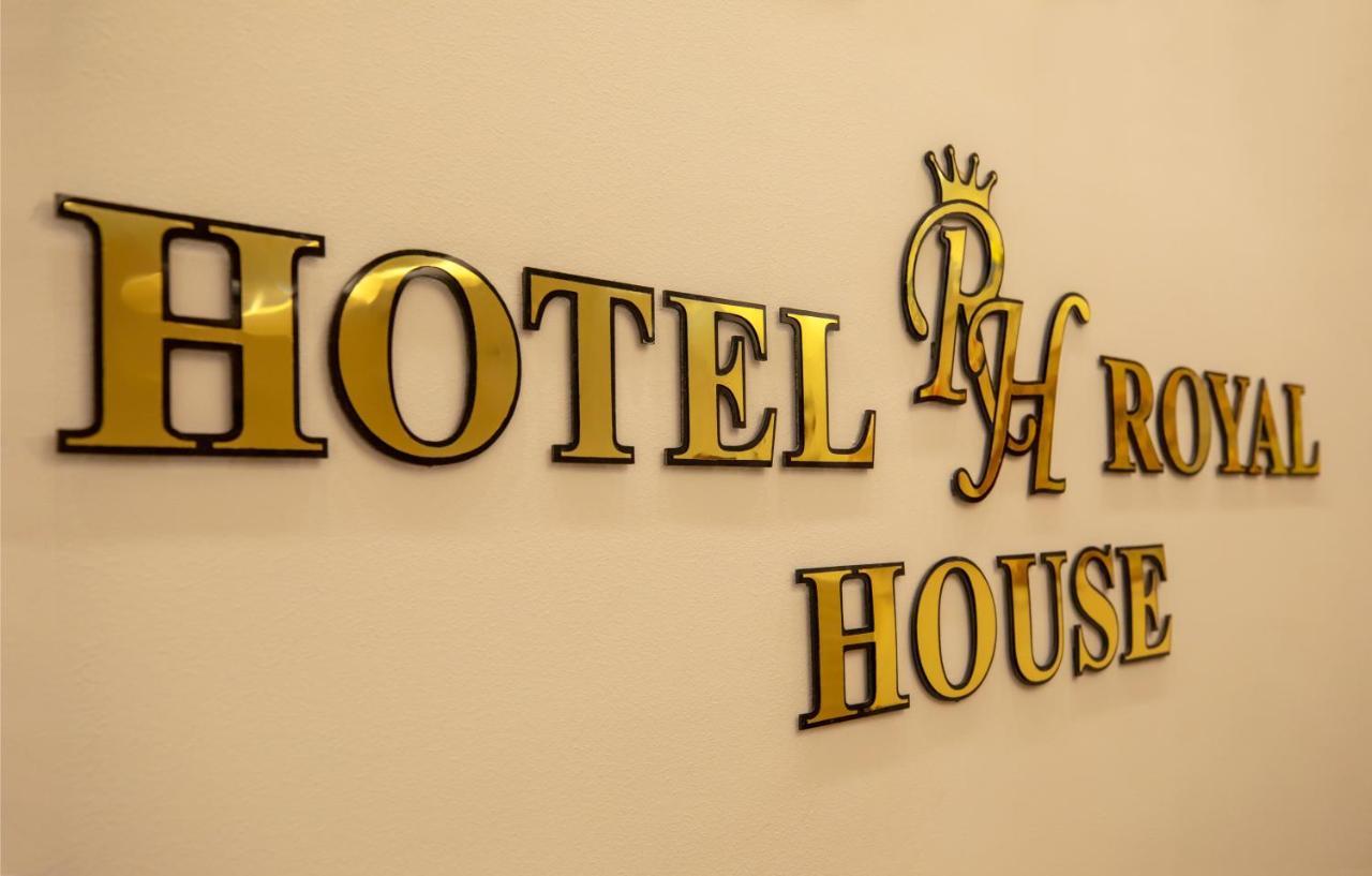 Royal House Hotel Gori Bagian luar foto
