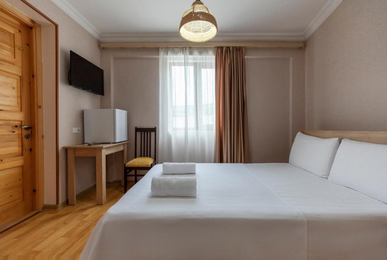 Royal House Hotel Gori Bagian luar foto