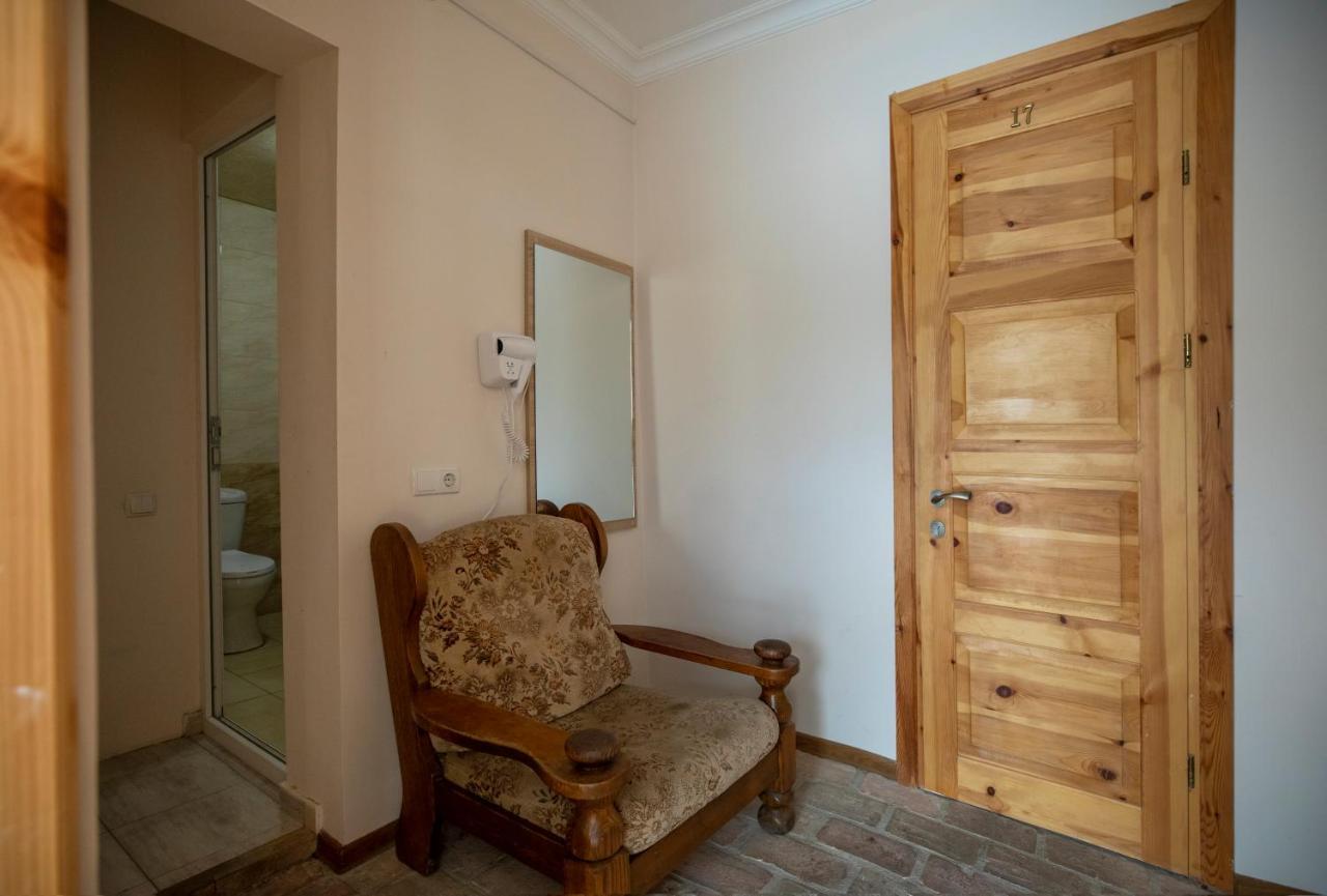 Royal House Hotel Gori Bagian luar foto