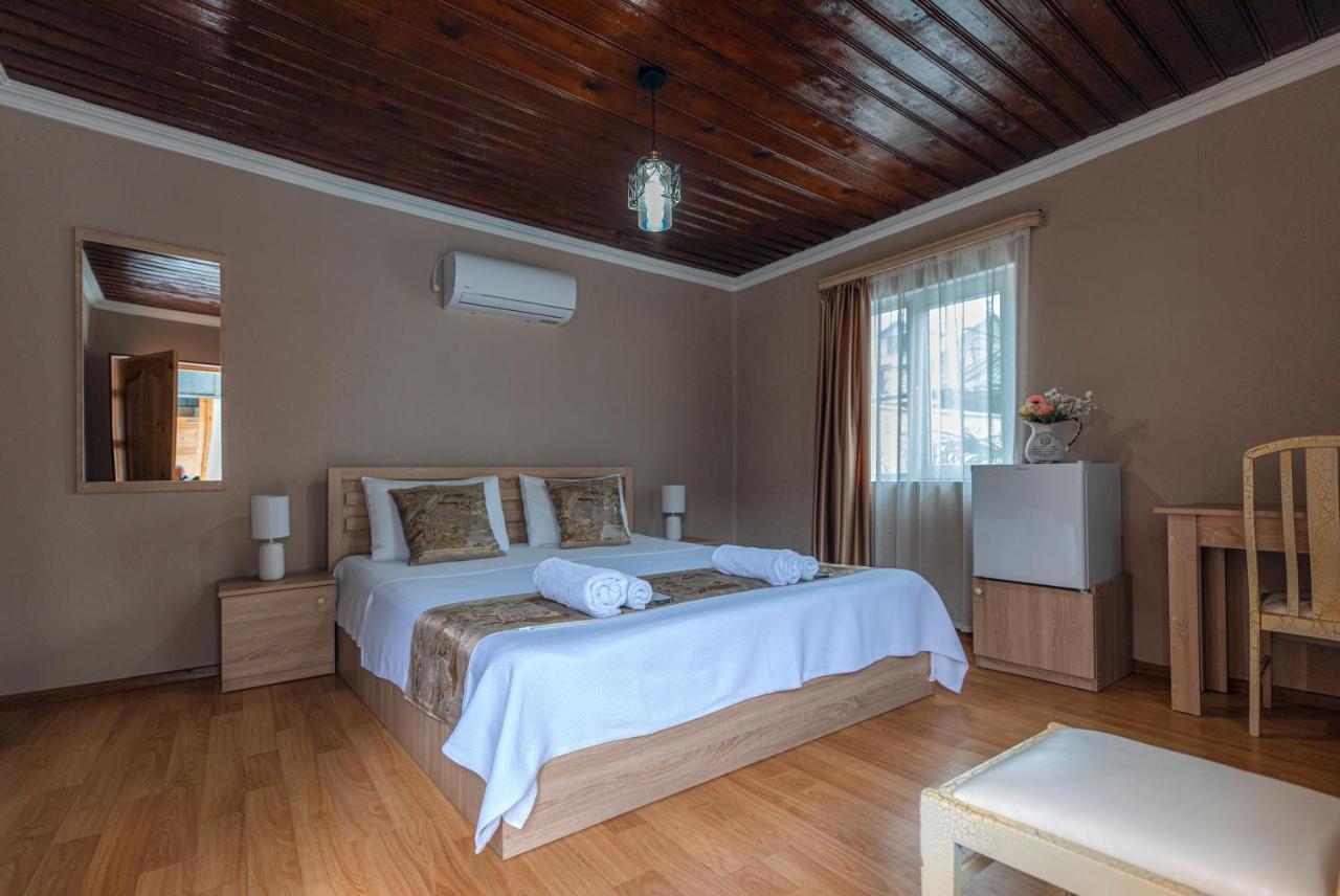 Royal House Hotel Gori Bagian luar foto