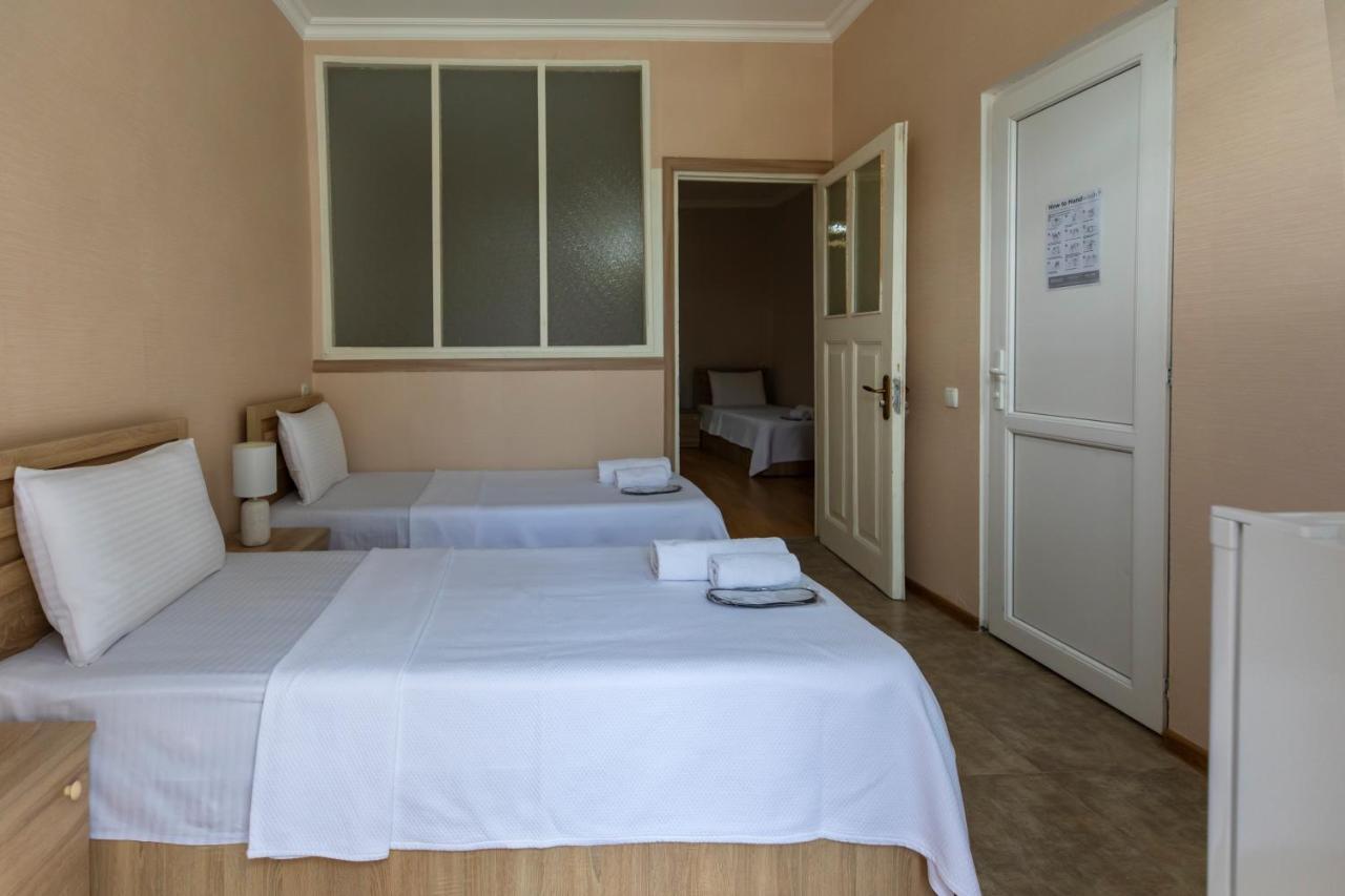 Royal House Hotel Gori Bagian luar foto