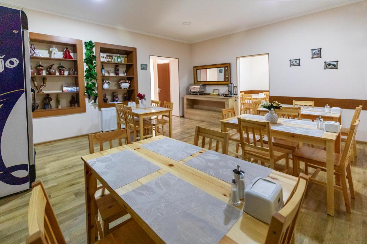 Royal House Hotel Gori Bagian luar foto