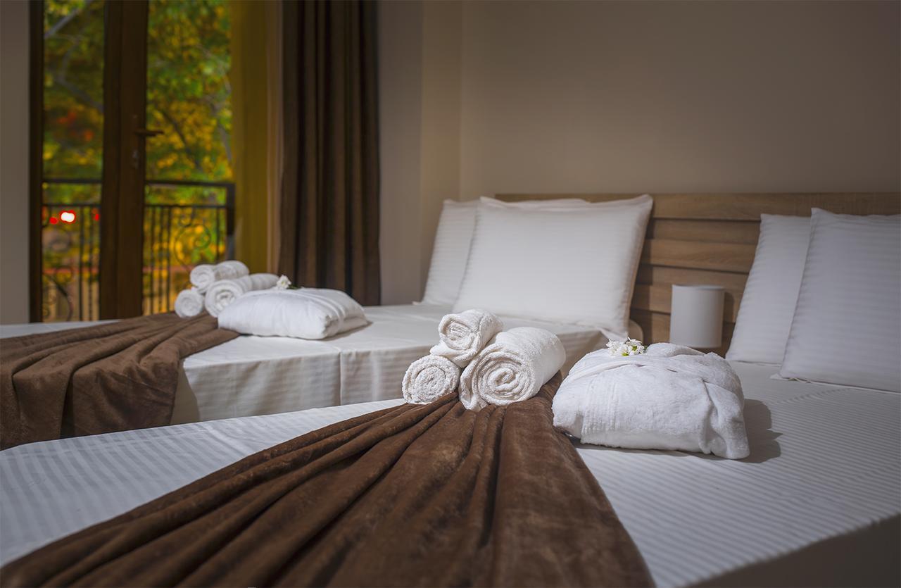 Royal House Hotel Gori Bagian luar foto