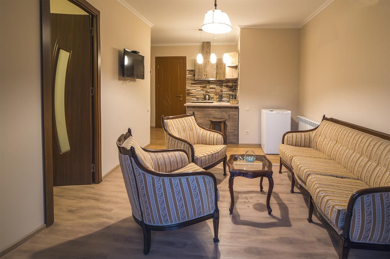 Royal House Hotel Gori Bagian luar foto