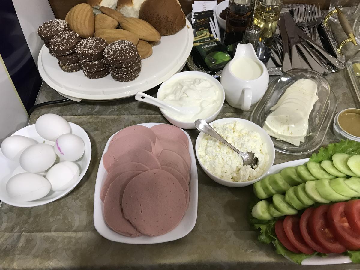 Royal House Hotel Gori Bagian luar foto