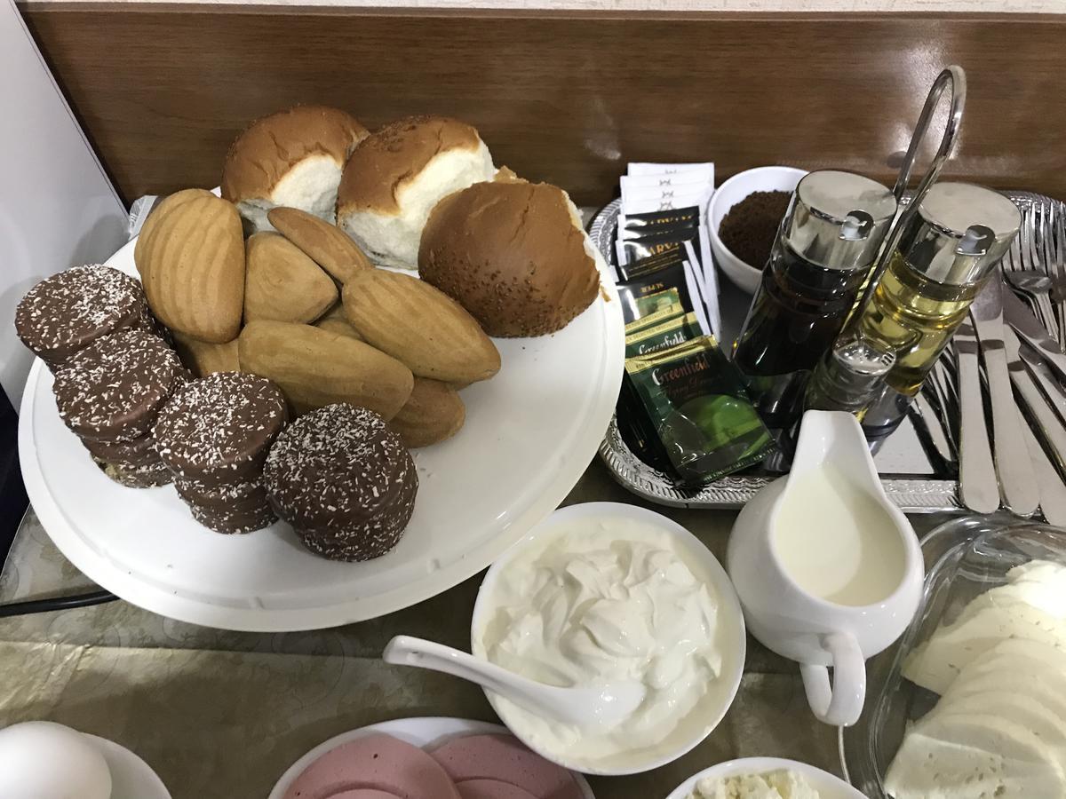 Royal House Hotel Gori Bagian luar foto