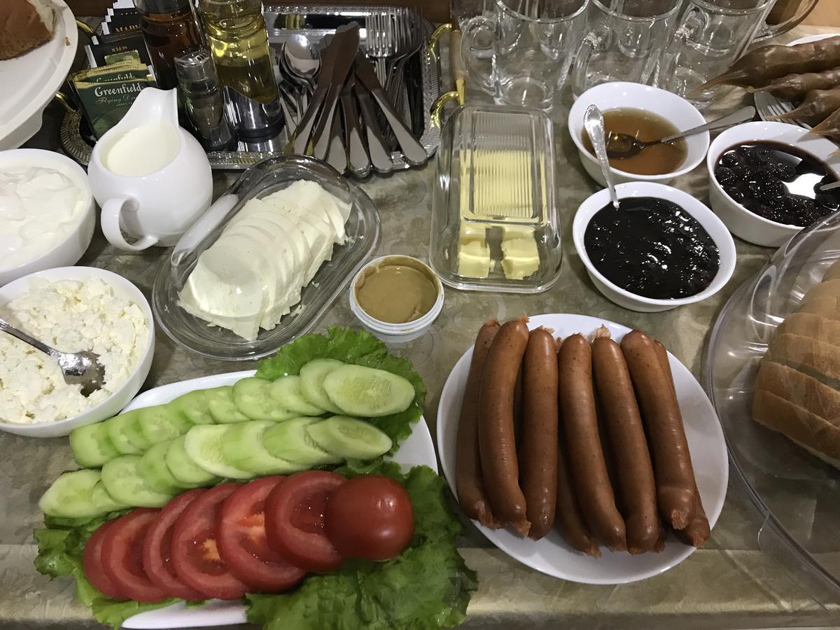 Royal House Hotel Gori Bagian luar foto